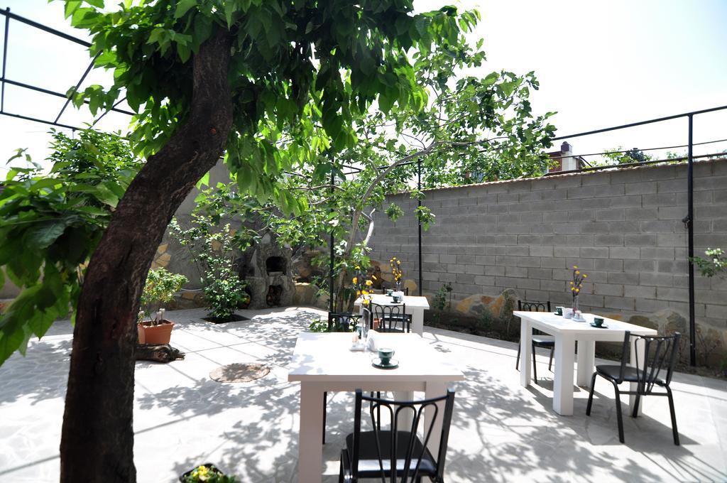 Flamingo Group Hotel Tbilisi Buitenkant foto