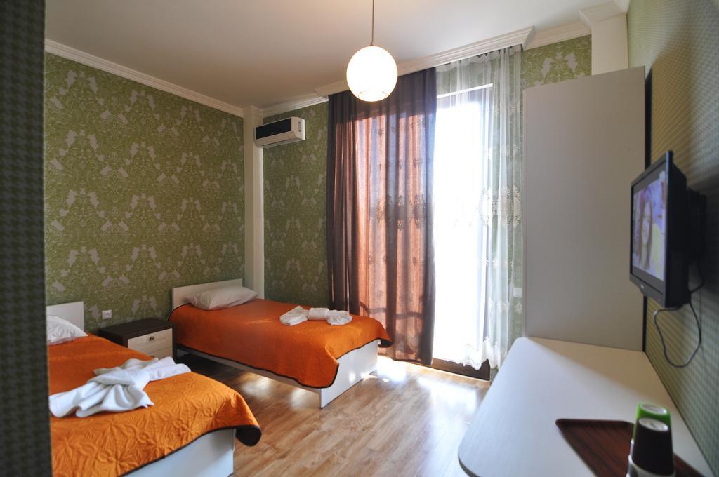 Flamingo Group Hotel Tbilisi Kamer foto