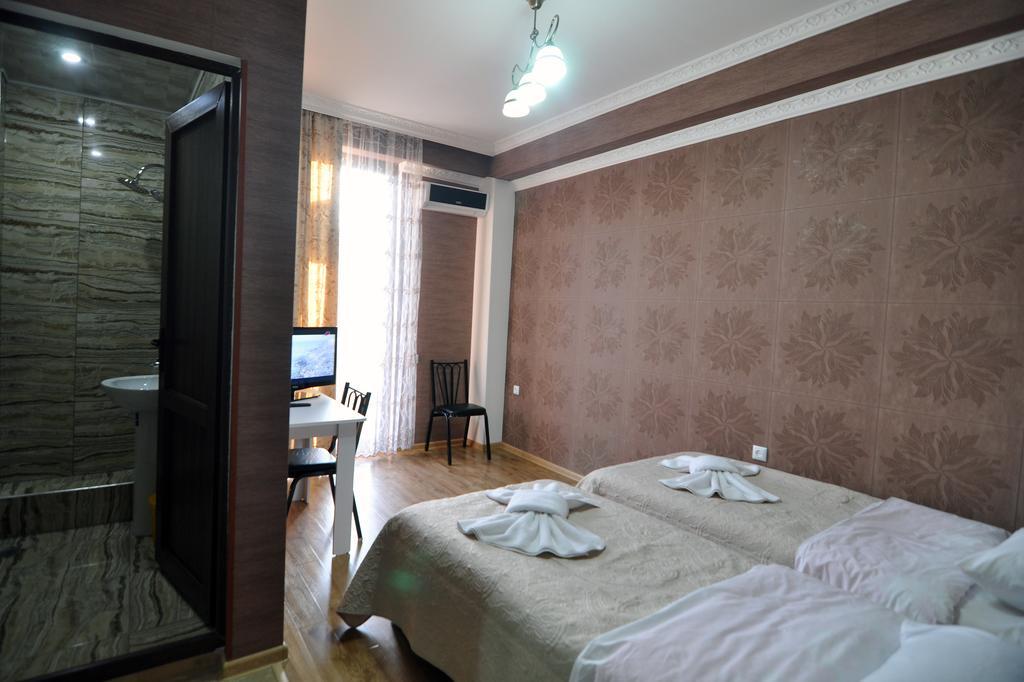 Flamingo Group Hotel Tbilisi Buitenkant foto