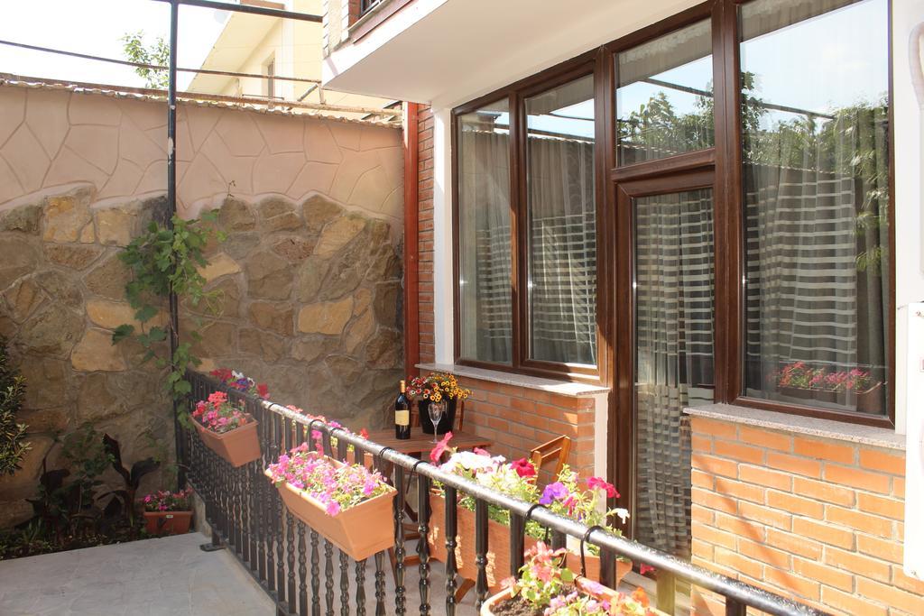Flamingo Group Hotel Tbilisi Buitenkant foto